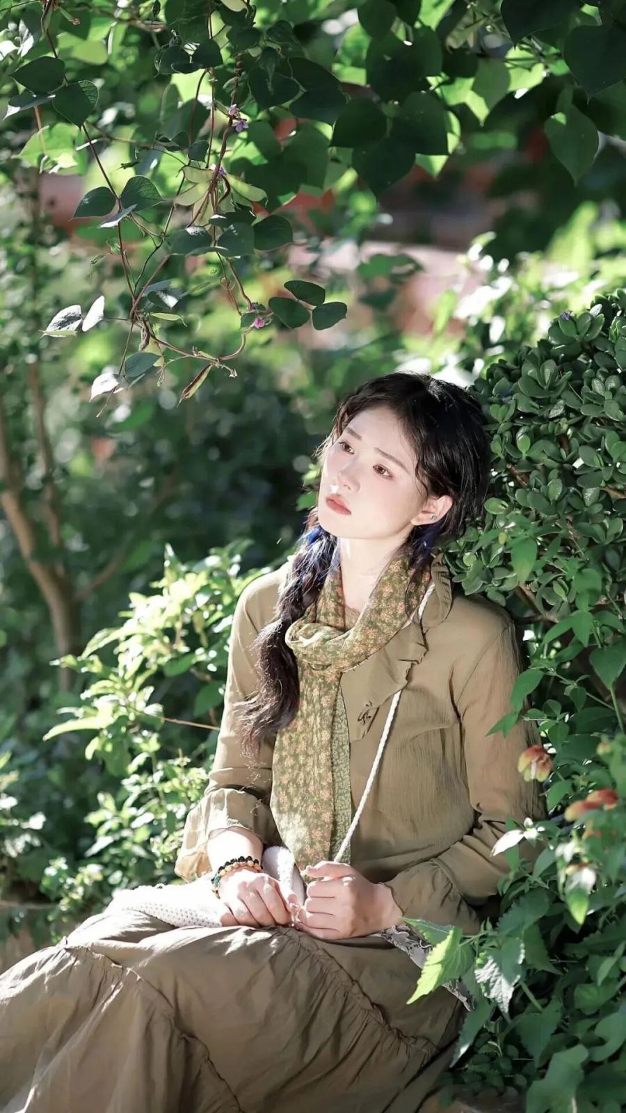 户外人像不僵站！6个松弛感摆姿，随手出片-第2张图片-风享汇