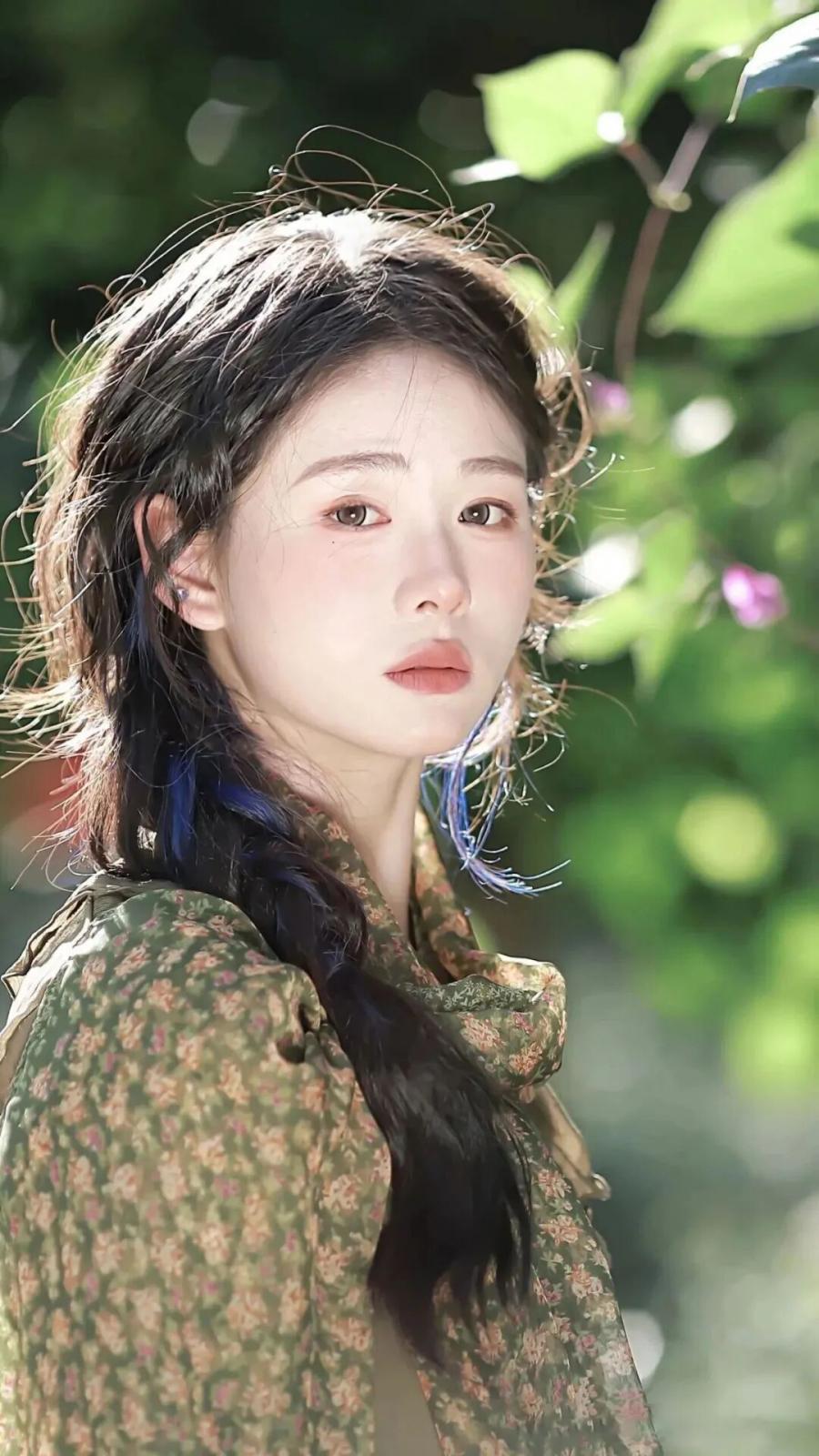 户外人像不僵站！6个松弛感摆姿，随手出片-第3张图片-风享汇