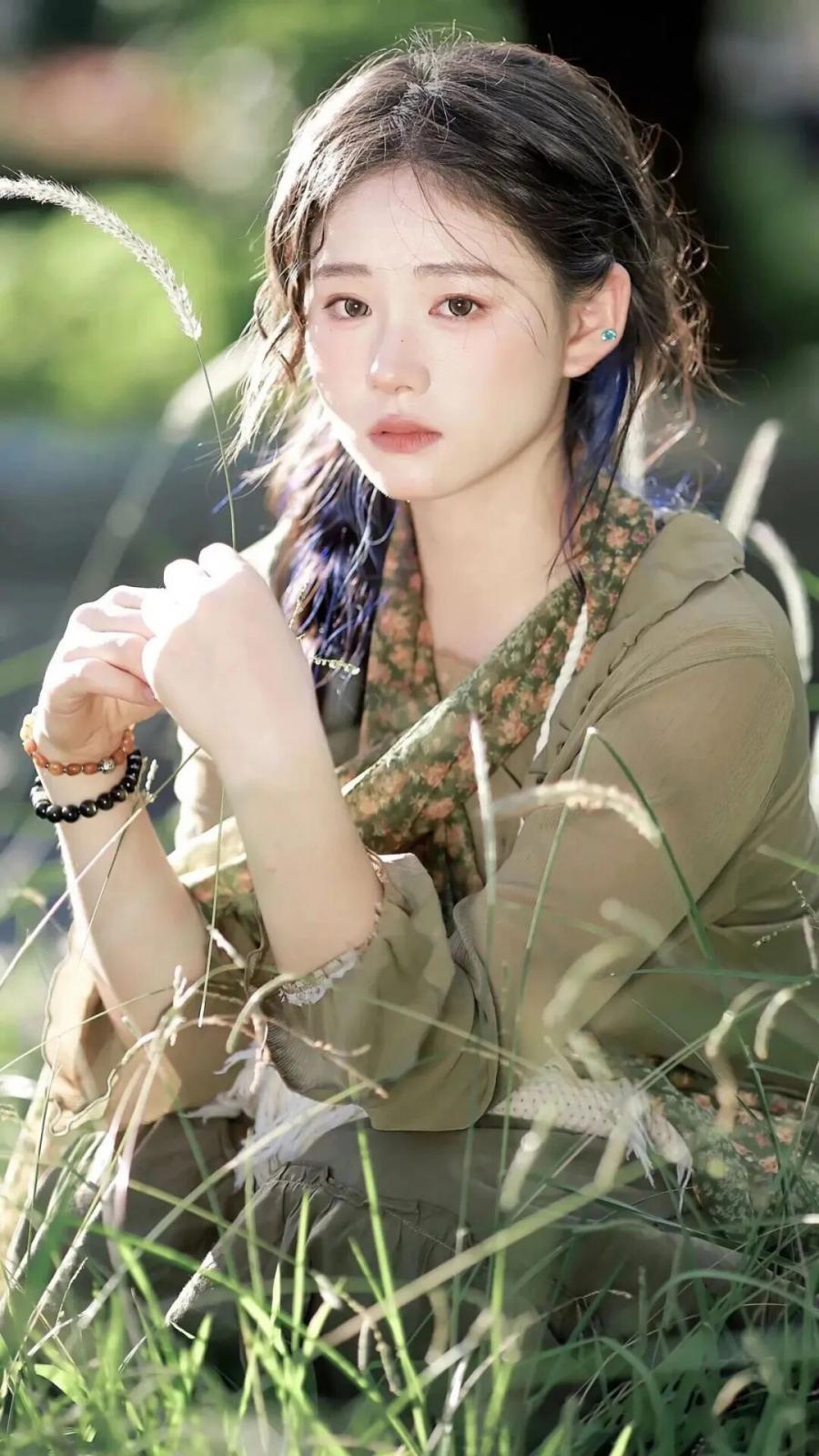 户外人像不僵站！6个松弛感摆姿，随手出片-第6张图片-风享汇