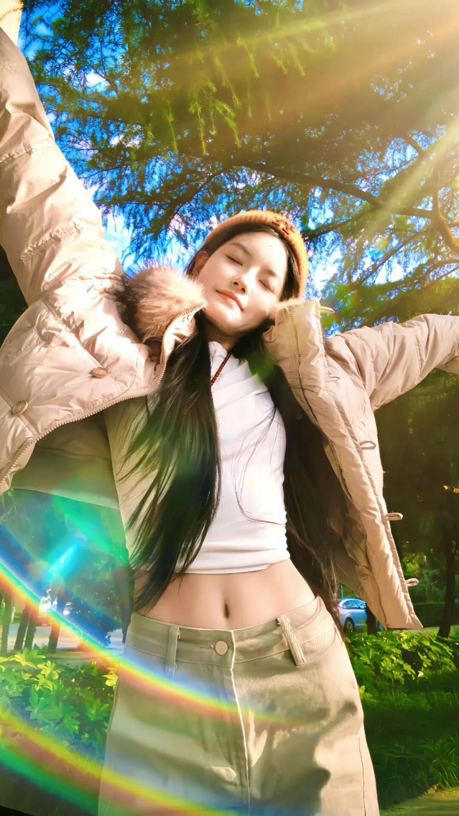 户外松弛感摆姿:6 个出片动作直接抄!-第4张图片-风享汇 户外松弛感摆姿:6 个出片动作直接抄!-第4张图片-风享汇