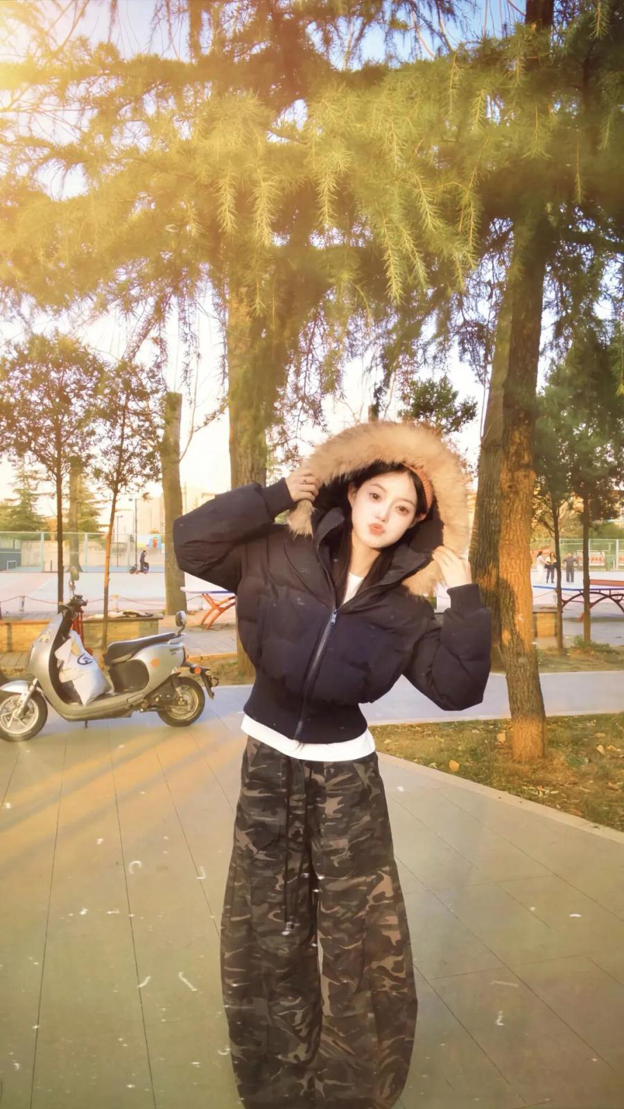 户外松弛感摆姿:6 个出片动作直接抄!-第6张图片-风享汇 户外松弛感摆姿:6 个出片动作直接抄!-第6张图片-风享汇