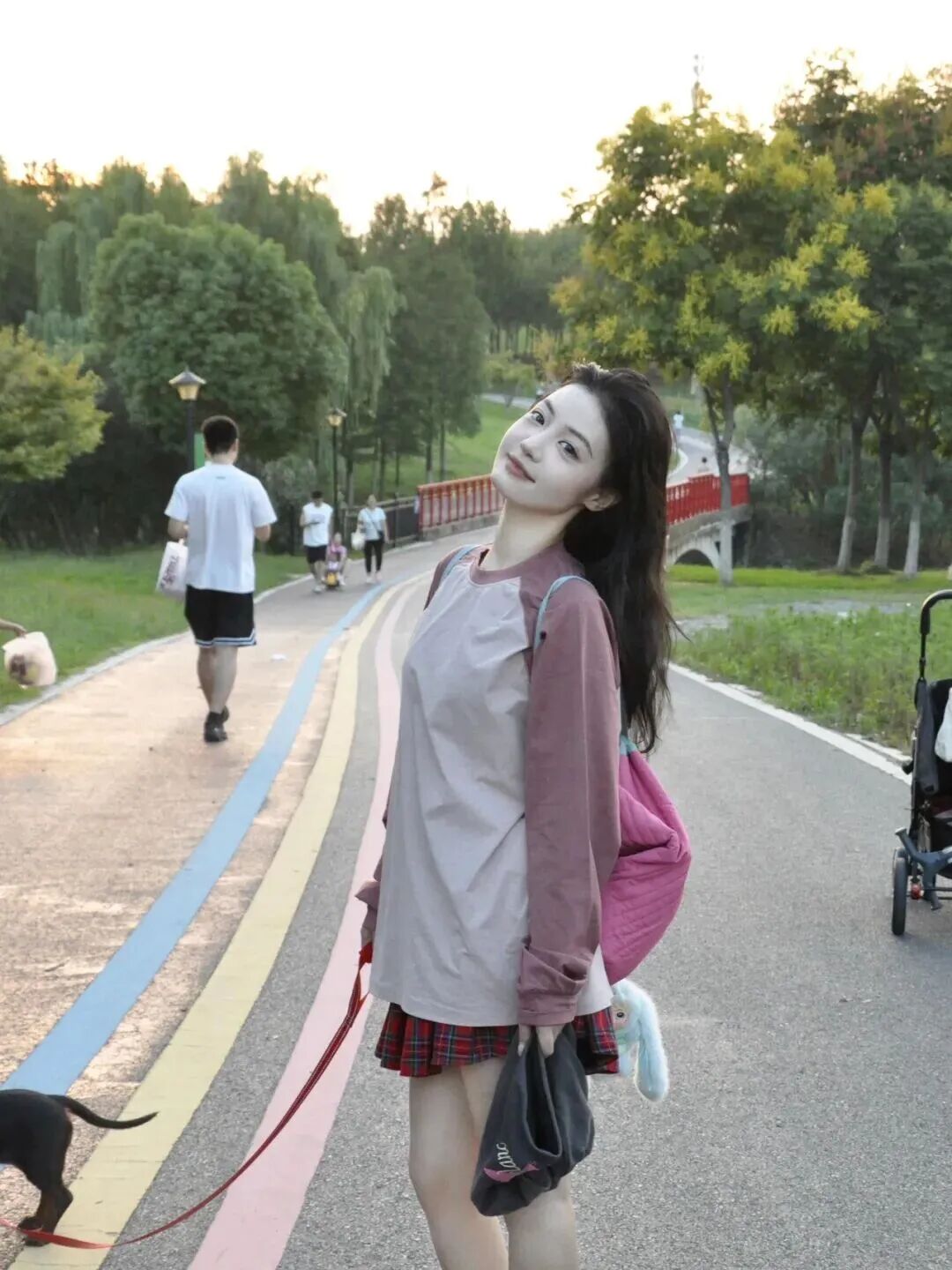 普通穿搭秒变公园青春片！9个摆姿公式直接抄-第10张图片-风享汇