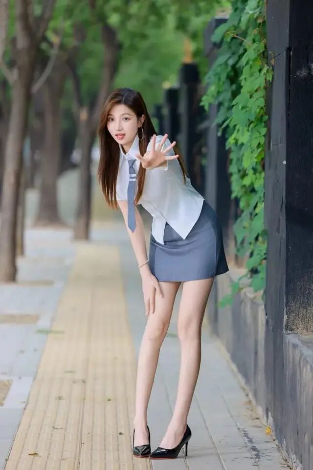 林荫步道拍人像？这9个出片姿势直接抄！-第4张图片-风享汇