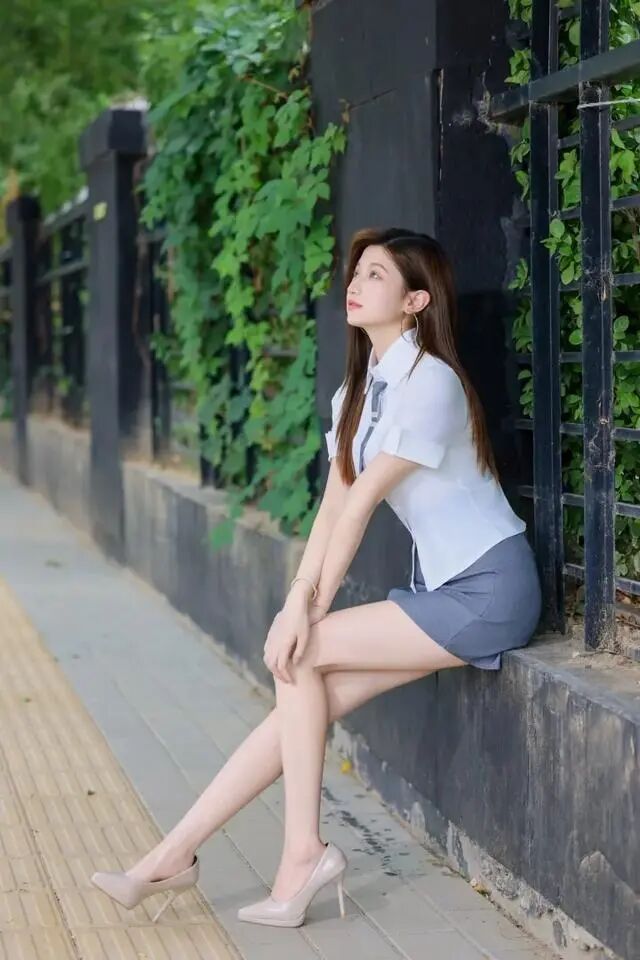 林荫步道拍人像？这9个出片姿势直接抄！-第10张图片-风享汇