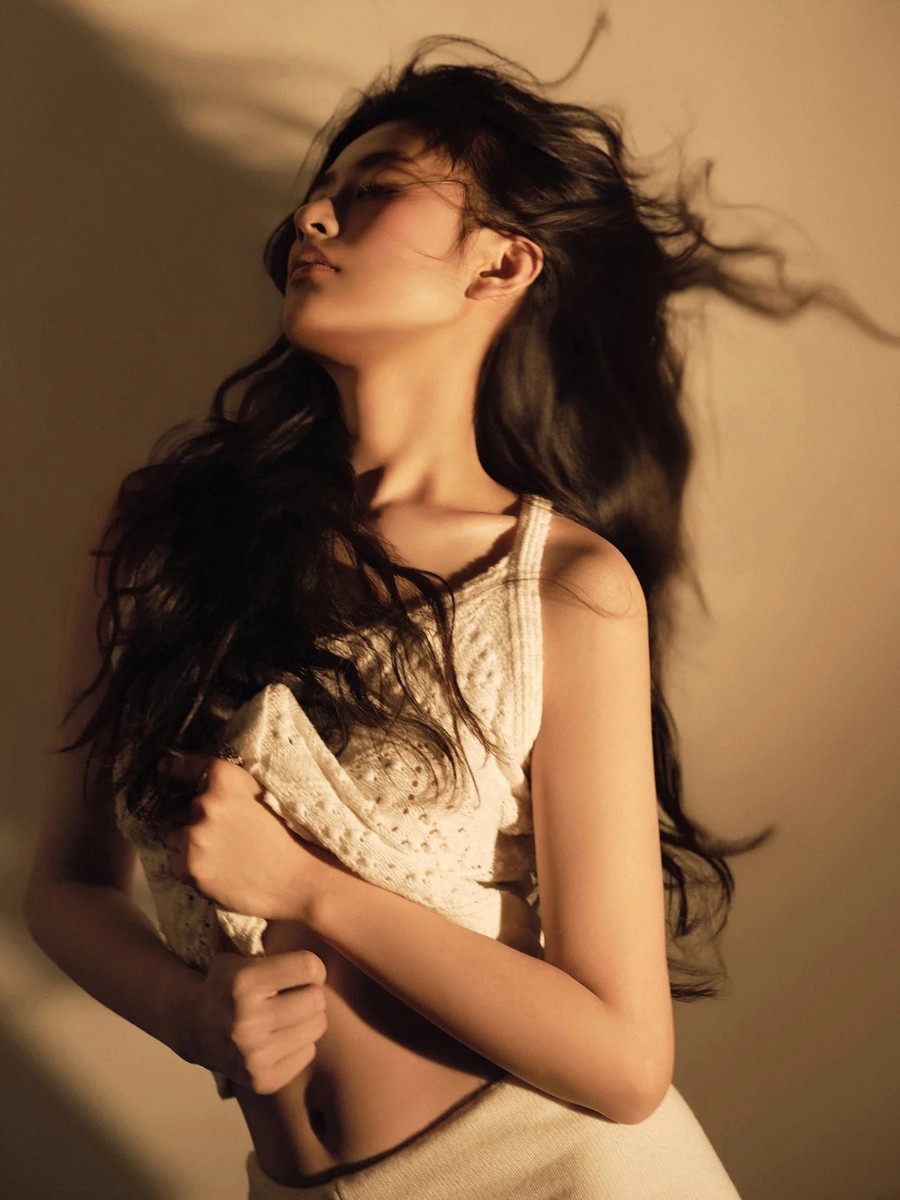 光影氛围感美女写真-第4张图片-风享汇