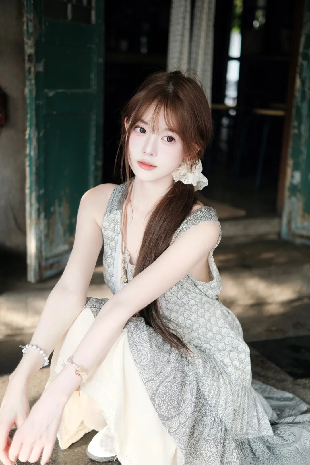 复古小店出片：9个懒人摆姿，轻松拿捏氛围感-第3张图片-风享汇