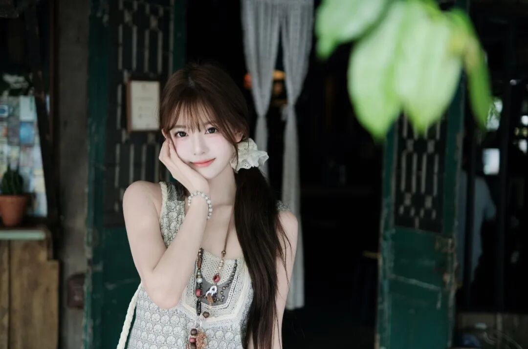 复古小店出片：9个懒人摆姿，轻松拿捏氛围感-第7张图片-风享汇