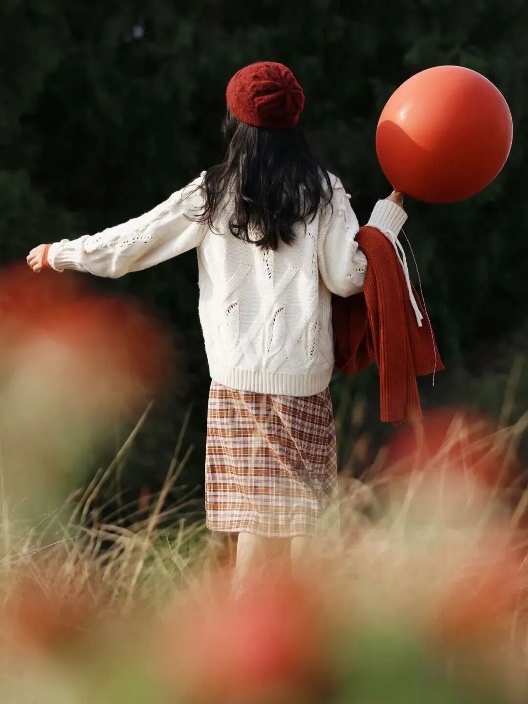 秋冬森系不露脸拍照：9个摆姿，拍出电影感松弛氛围-第5张图片-风享汇