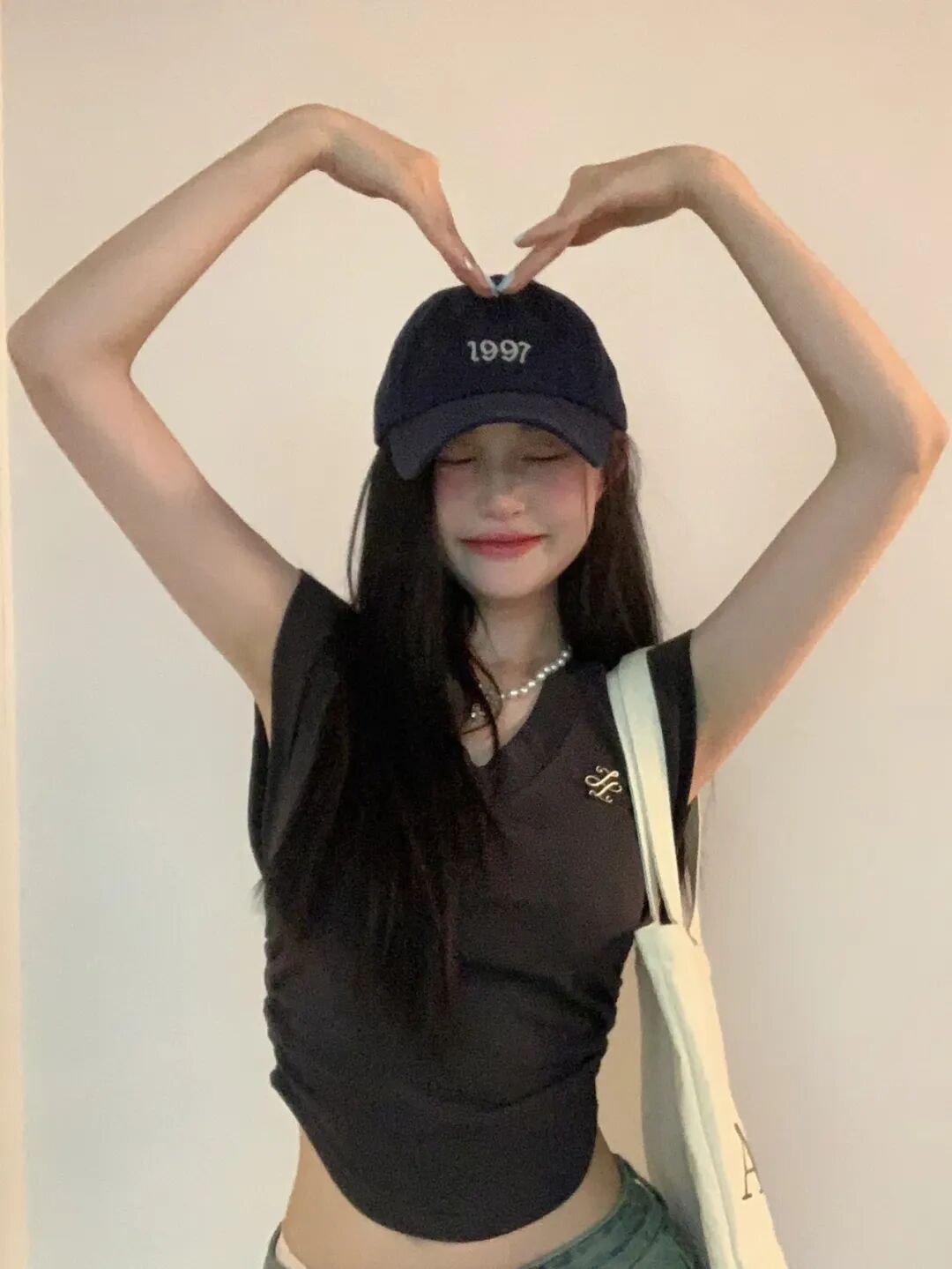 韩系ins风拍照摆姿:7个姿势松弛甜酷感拉满-第3张图片-风享汇 韩系ins风拍照摆姿:7个姿势松弛甜酷感拉满-第3张图片-风享汇