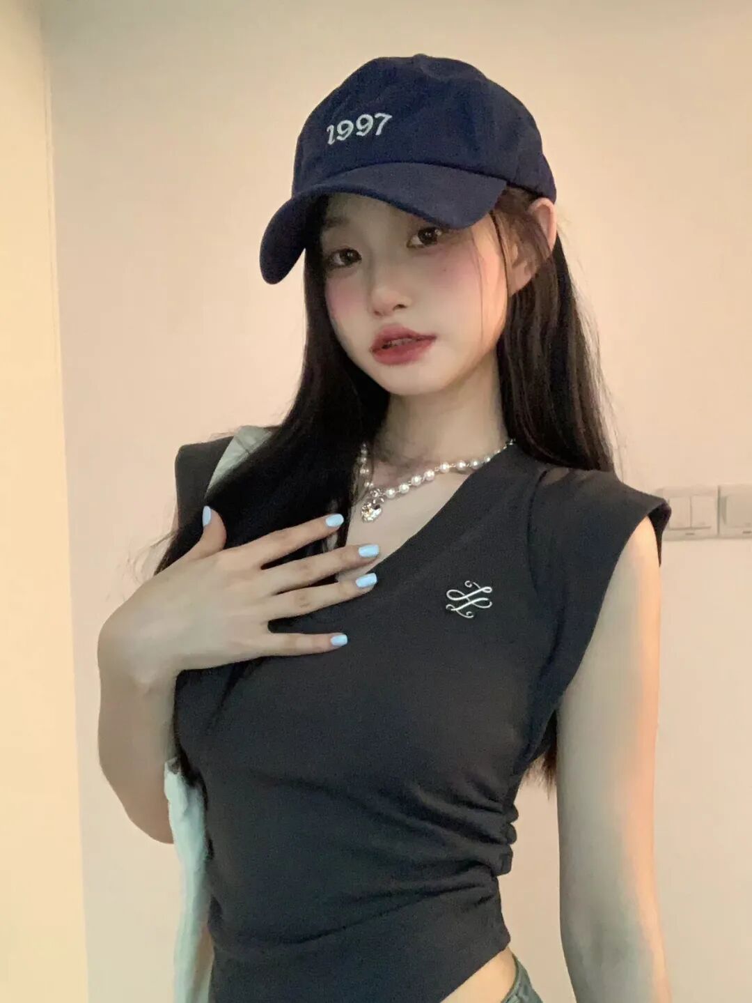 韩系ins风拍照摆姿:7个姿势松弛甜酷感拉满-第4张图片-风享汇 韩系ins风拍照摆姿:7个姿势松弛甜酷感拉满-第4张图片-风享汇