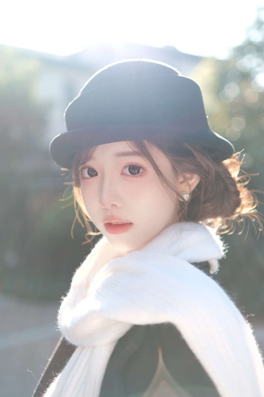 冬日清冷写真:9个松弛感动作,拍出温柔氛围感-第6张图片-风享汇 冬日清冷写真:9个松弛感动作,拍出温柔氛围感-第6张图片-风享汇