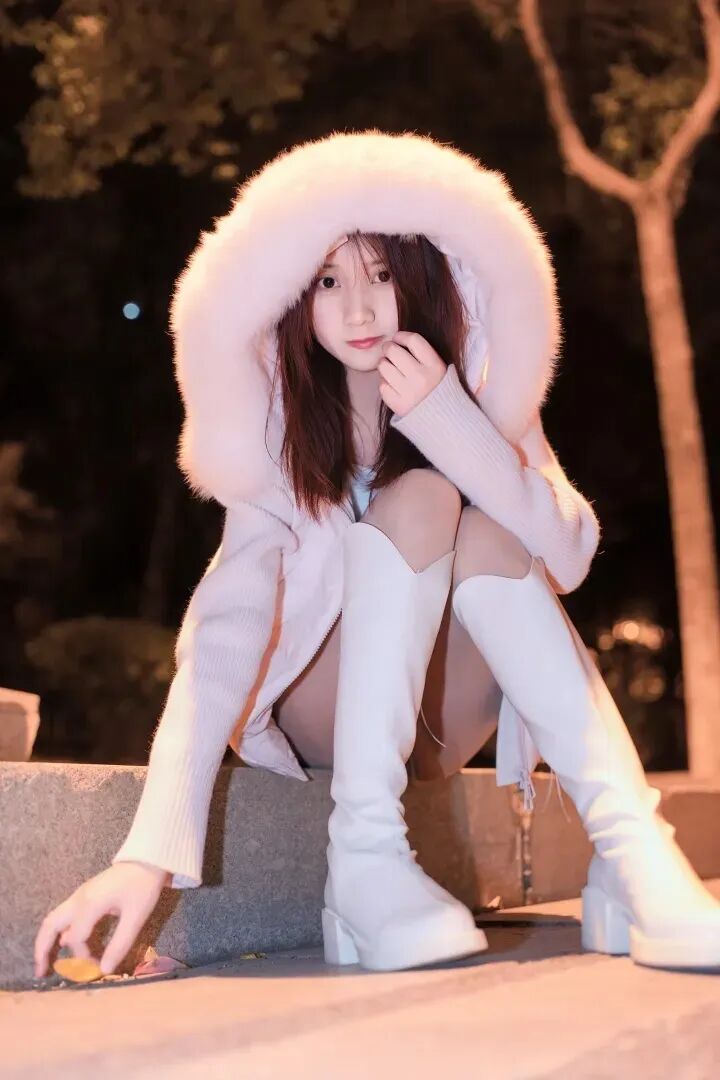 夜拍毛绒外套不踩雷！9 个松弛摆姿拿捏甜酷街景感-第2张图片-风享汇