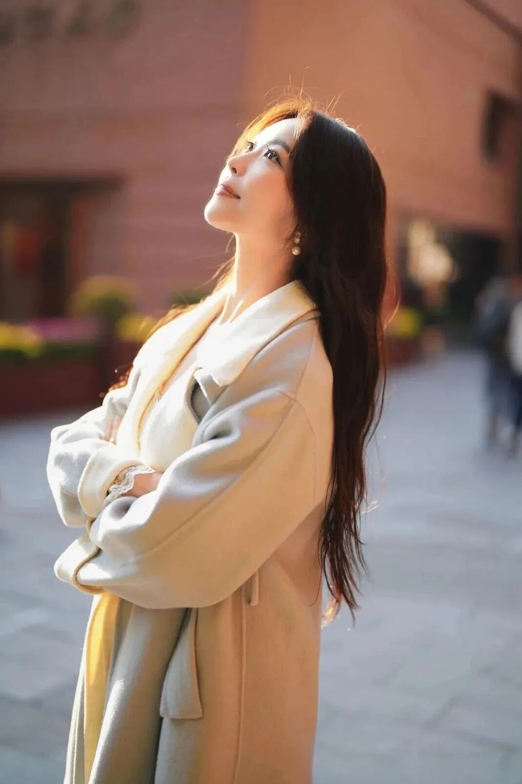 冬日逆光拍照指南｜8个姿势拍出清冷暖意-第8张图片-风享汇