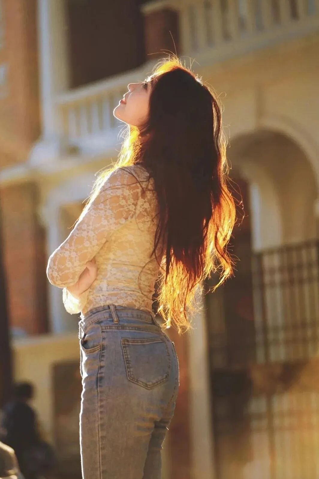 冬日逆光拍照指南｜8个姿势拍出清冷暖意-第5张图片-风享汇