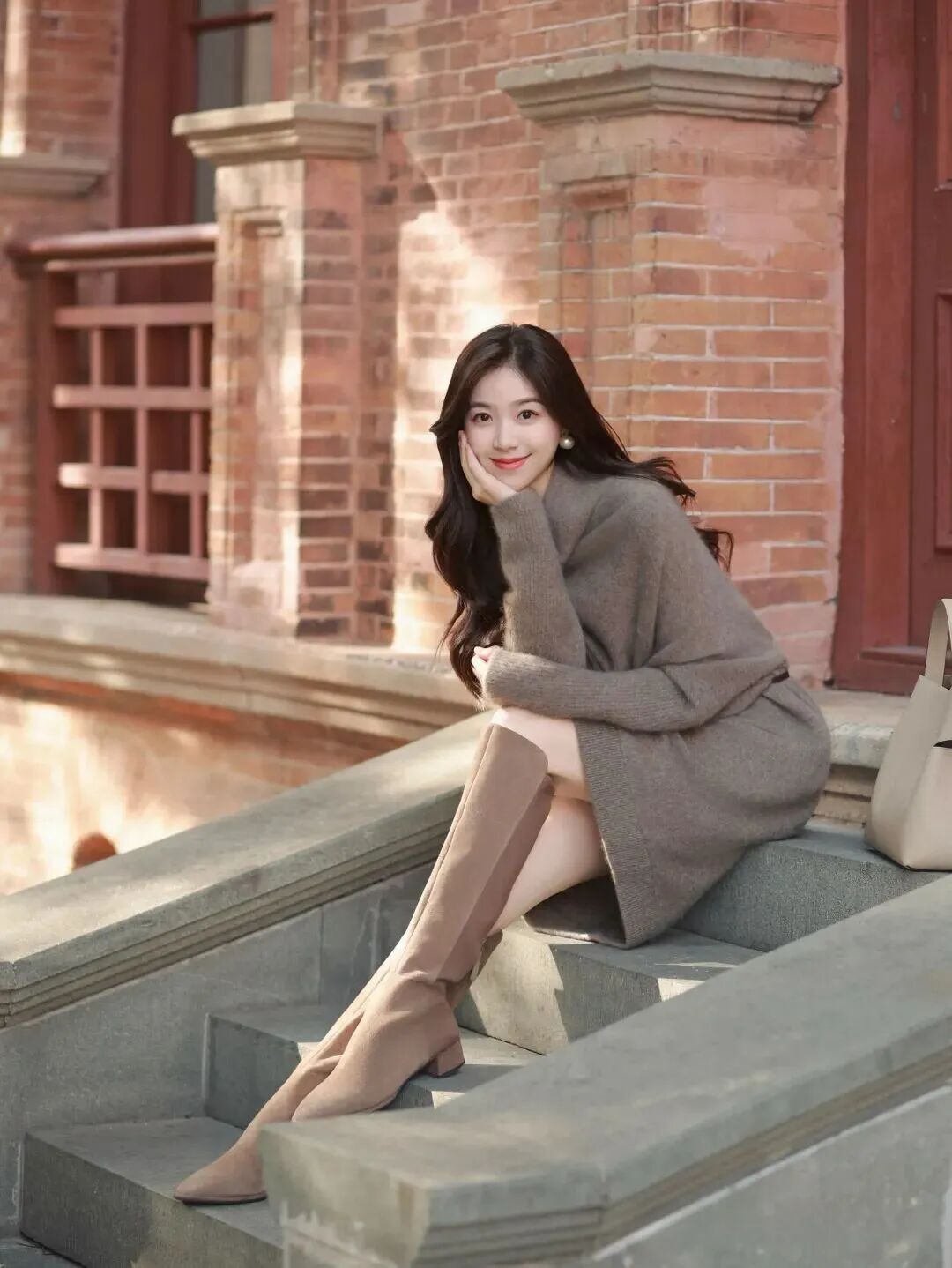 冬日氛围感｜9个出片姿势，轻松拿捏温柔松弛感-第5张图片-风享汇