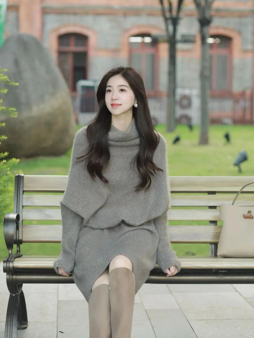 冬日氛围感｜9个出片姿势，轻松拿捏温柔松弛感-第6张图片-风享汇