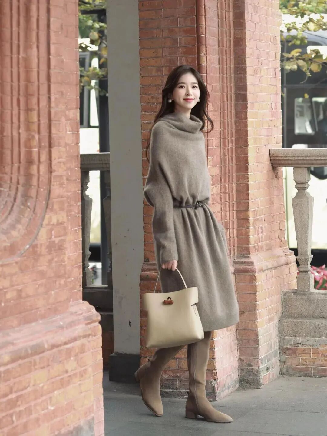 冬日氛围感｜9个出片姿势，轻松拿捏温柔松弛感-第8张图片-风享汇