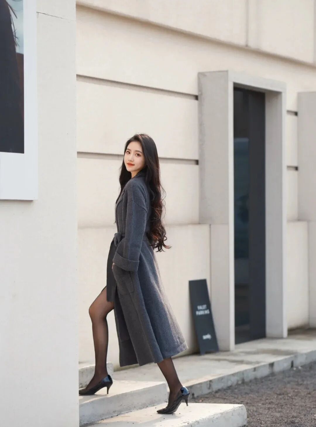 寒冬大衣拍照指南｜6个姿势拍出高级感📸-第2张图片-风享汇