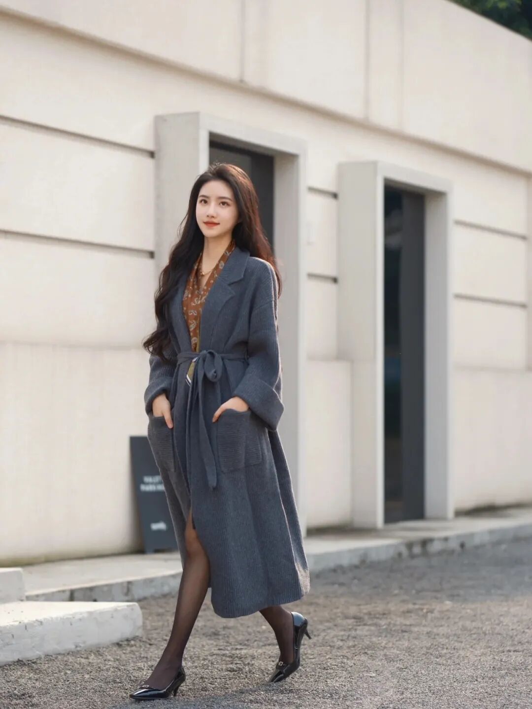 寒冬大衣拍照指南｜6个姿势拍出高级感📸-第6张图片-风享汇