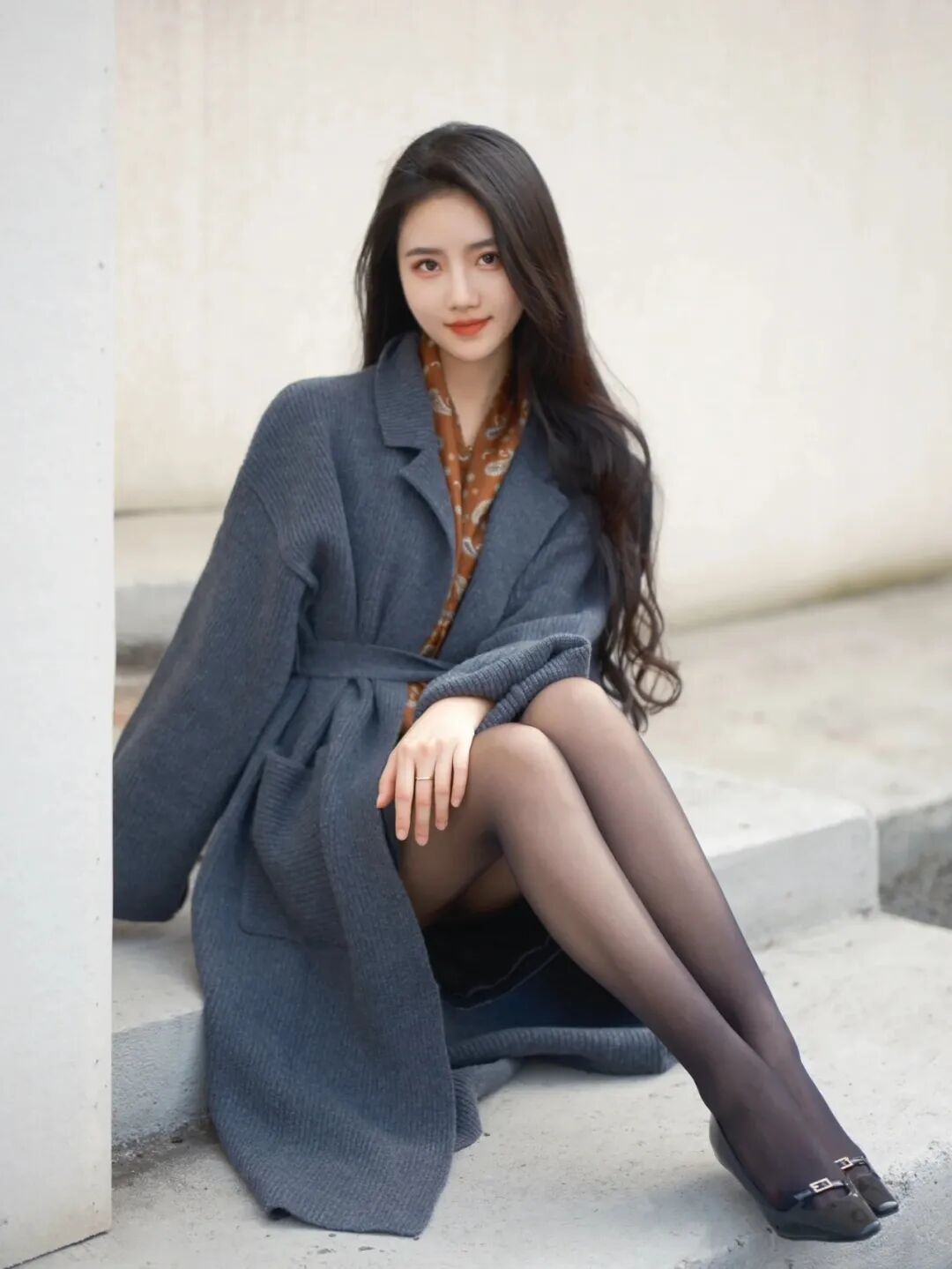 寒冬大衣拍照指南｜6个姿势拍出高级感📸-第4张图片-风享汇