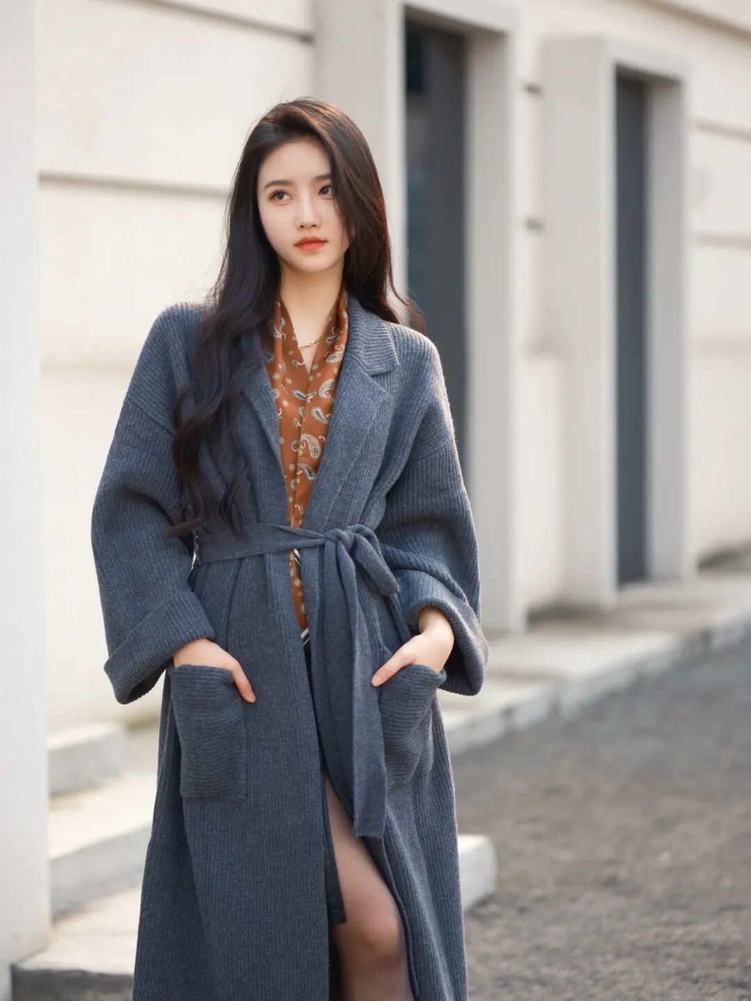 寒冬大衣拍照指南｜6个姿势拍出高级感📸-第7张图片-风享汇