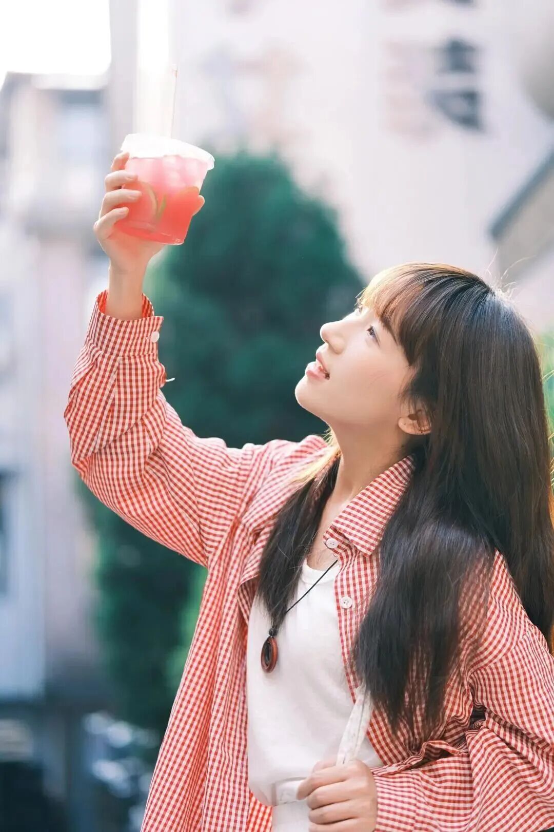 街头拍照｜9个日常姿势，拿捏温柔甜美气质-第9张图片-风享汇