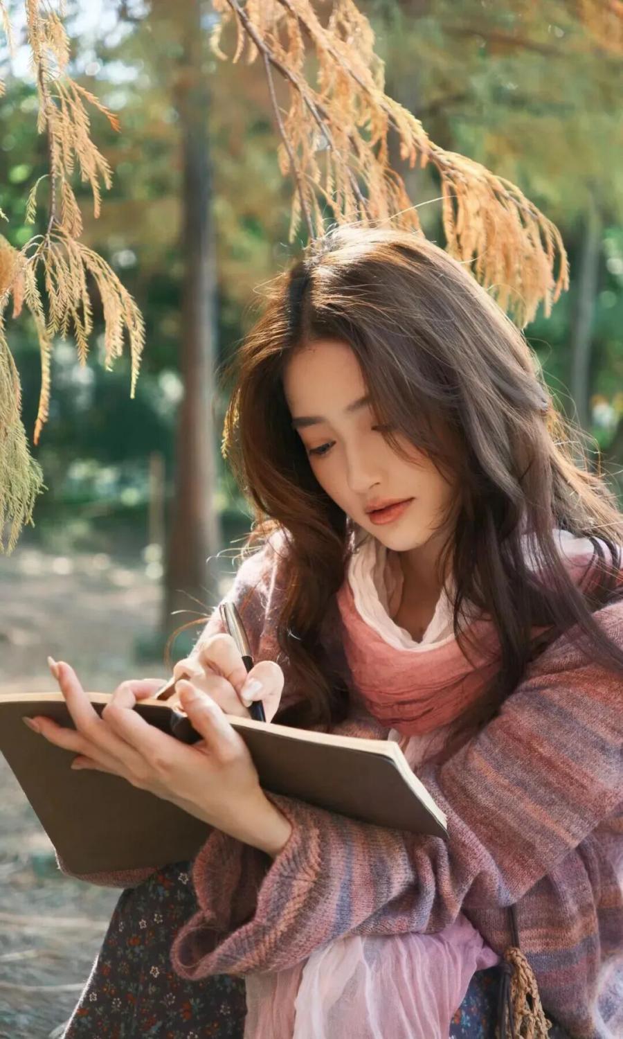 11个林间拍照姿势，轻松拍出氛围感的诗意写真-第3张图片-风享汇