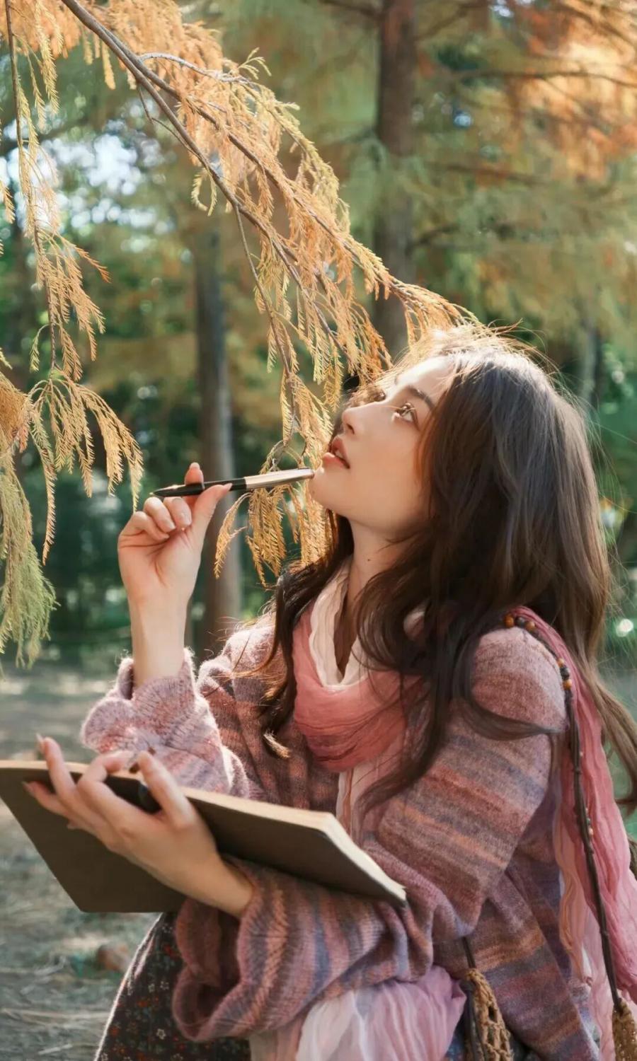 11个林间拍照姿势，轻松拍出氛围感的诗意写真-第4张图片-风享汇