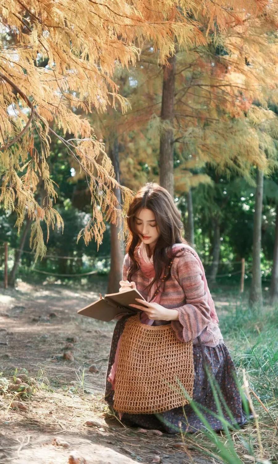 11个林间拍照姿势，轻松拍出氛围感的诗意写真-第5张图片-风享汇