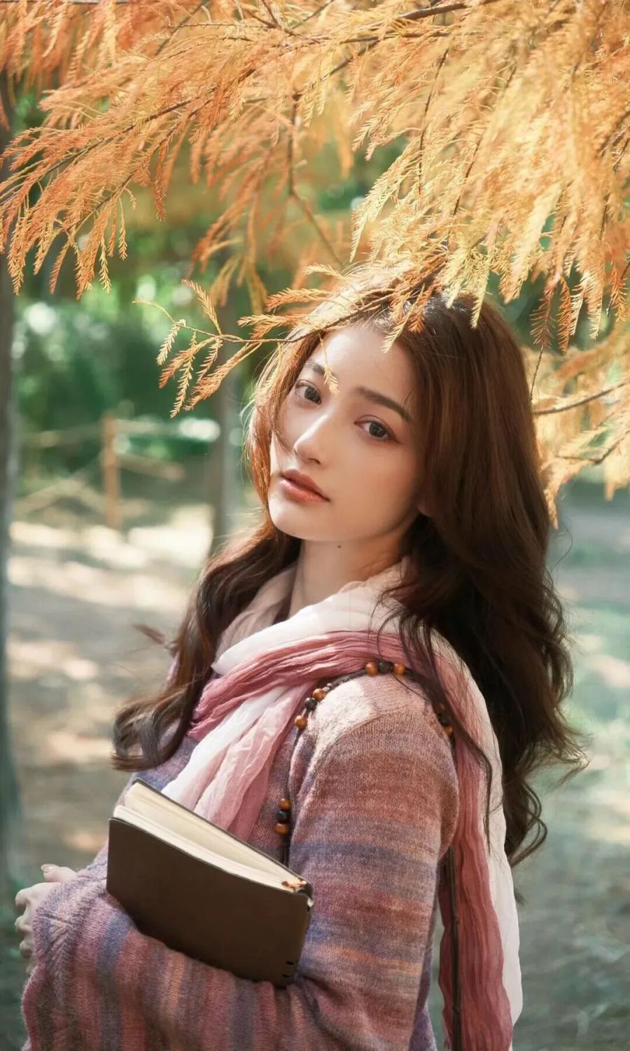 11个林间拍照姿势，轻松拍出氛围感的诗意写真-第8张图片-风享汇