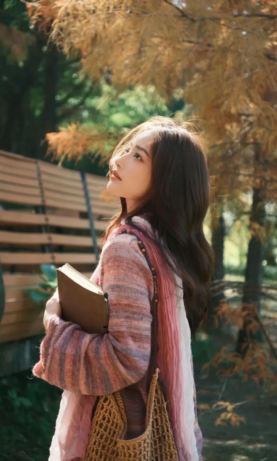 11个林间拍照姿势，轻松拍出氛围感的诗意写真-第7张图片-风享汇