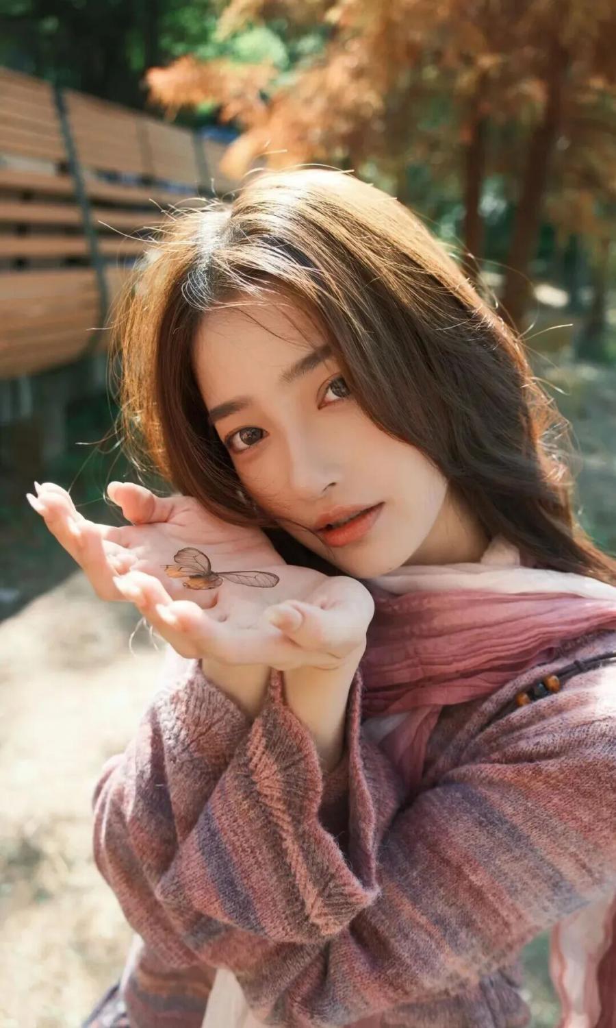 11个林间拍照姿势，轻松拍出氛围感的诗意写真-第12张图片-风享汇