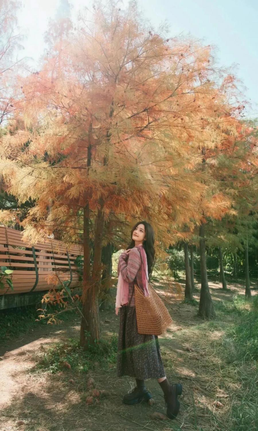 11个林间拍照姿势，轻松拍出氛围感的诗意写真-第11张图片-风享汇