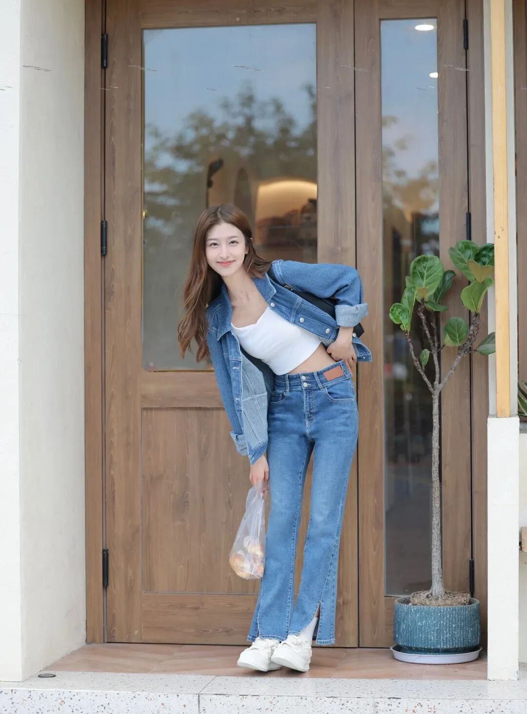 牛仔套装拍照｜6个姿势解锁松弛感街拍-第3张图片-风享汇