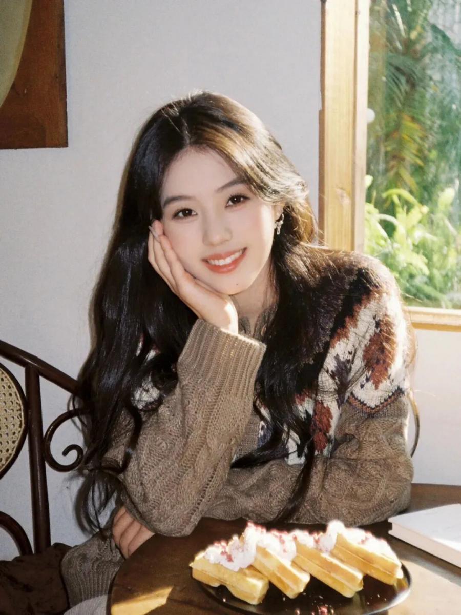 秋冬氛围感写真|把日常拍成电影感大片-第2张图片-风享汇 秋冬氛围感写真|把日常拍成电影感大片-第2张图片-风享汇