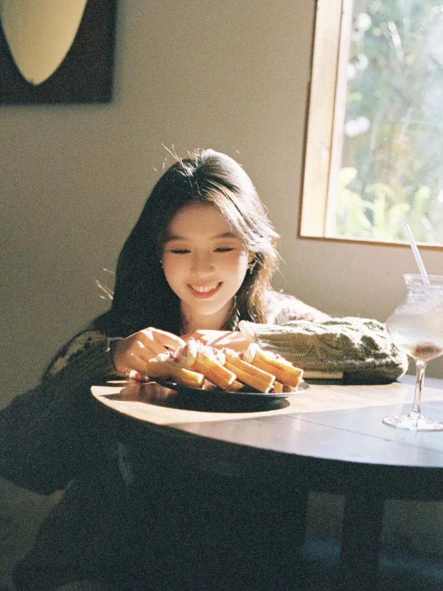 秋冬氛围感写真|把日常拍成电影感大片-第9张图片-风享汇 秋冬氛围感写真|把日常拍成电影感大片-第9张图片-风享汇