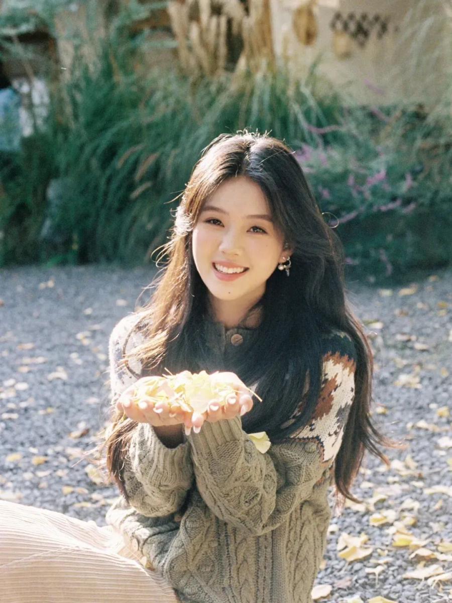 秋冬氛围感写真|把日常拍成电影感大片-第10张图片-风享汇 秋冬氛围感写真|把日常拍成电影感大片-第10张图片-风享汇