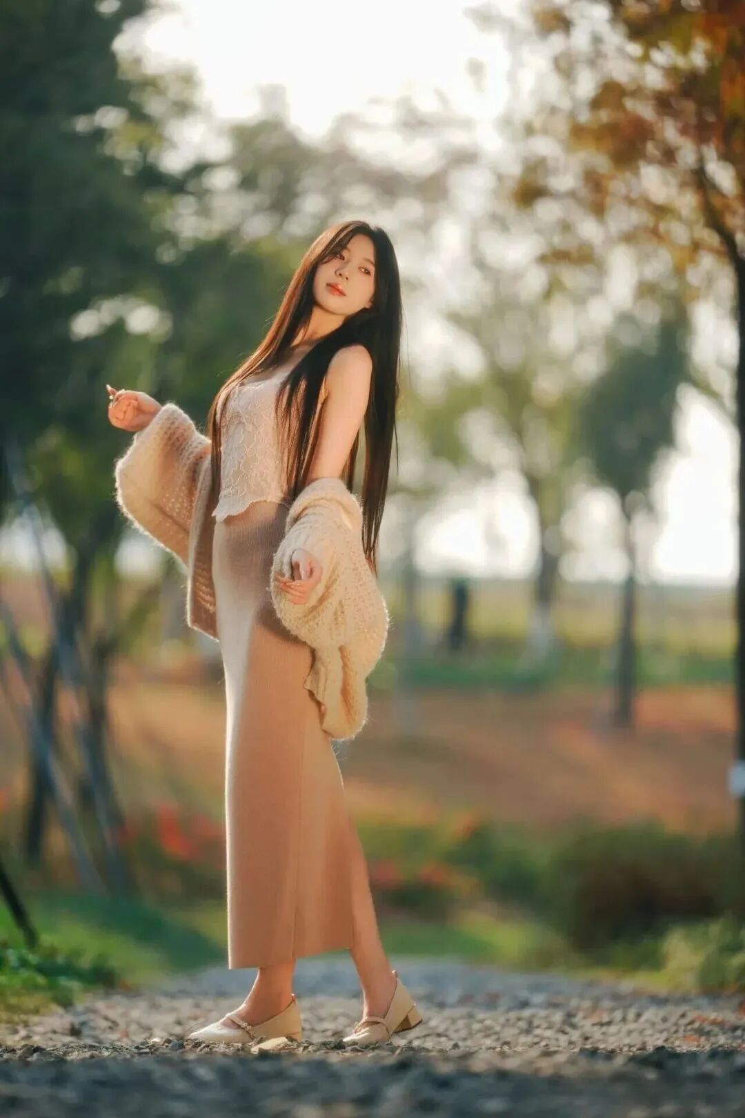 冬日氛围感!9个姿势把暖阳拍成温柔诗篇-第3张图片-风享汇 冬日氛围感!9个姿势把暖阳拍成温柔诗篇-第3张图片-风享汇