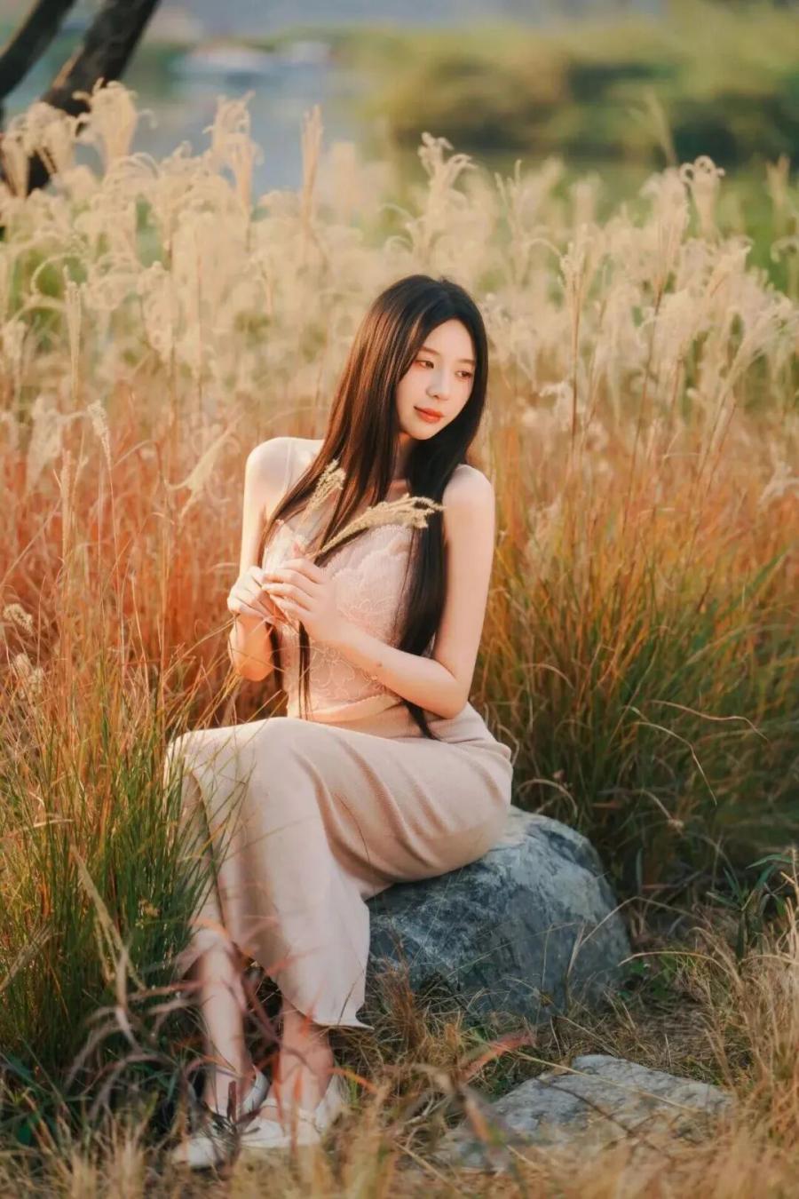 冬日氛围感!9个姿势把暖阳拍成温柔诗篇-第7张图片-风享汇 冬日氛围感!9个姿势把暖阳拍成温柔诗篇-第7张图片-风享汇