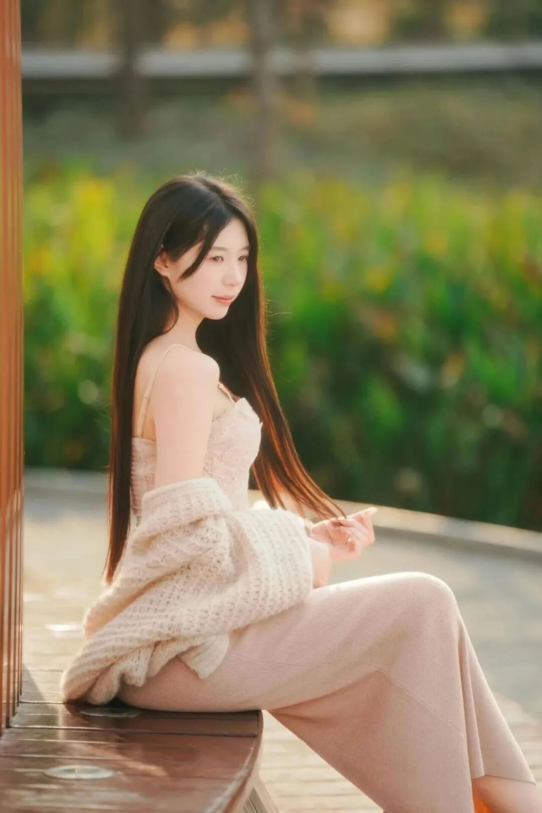 冬日氛围感!9个姿势把暖阳拍成温柔诗篇-第6张图片-风享汇 冬日氛围感!9个姿势把暖阳拍成温柔诗篇-第6张图片-风享汇