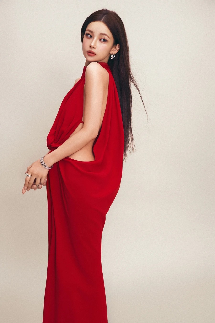 红裙佳人写真，明艳动人-第3张图片-风享汇