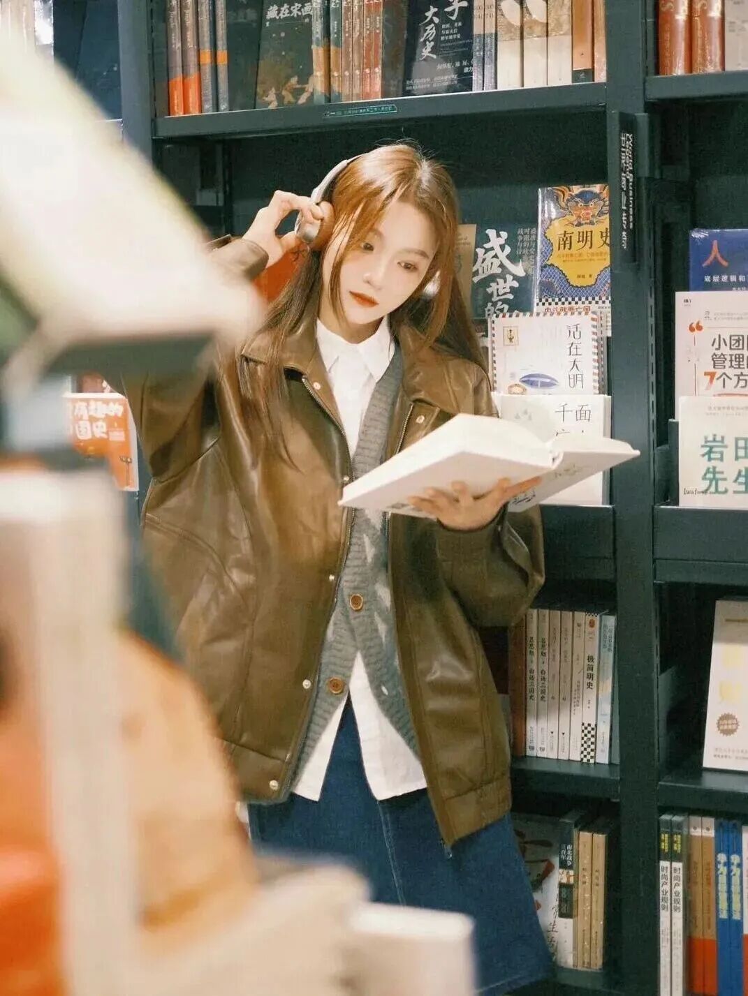 逛书店别只会看书！教你随手拍氛围感人像-第2张图片-风享汇