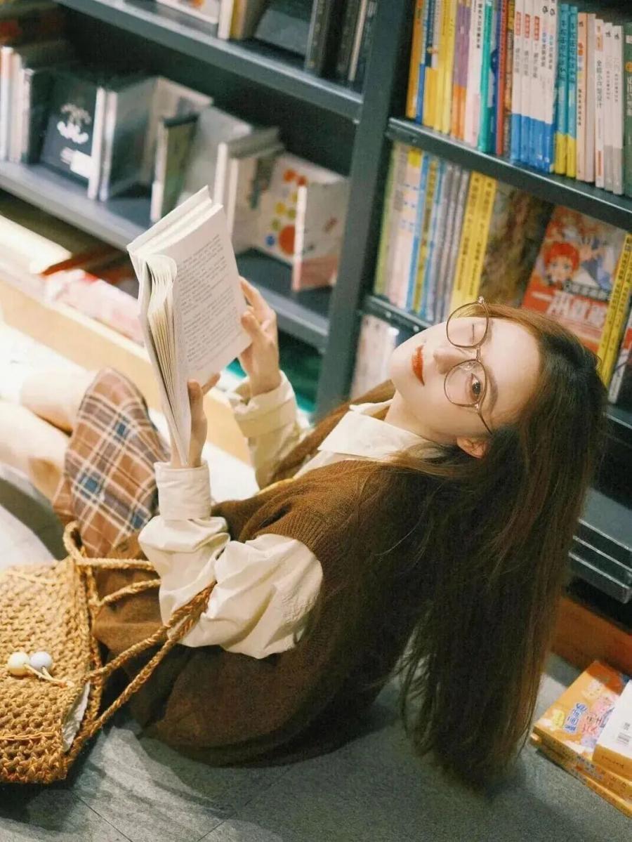 逛书店别只会看书！教你随手拍氛围感人像-第4张图片-风享汇