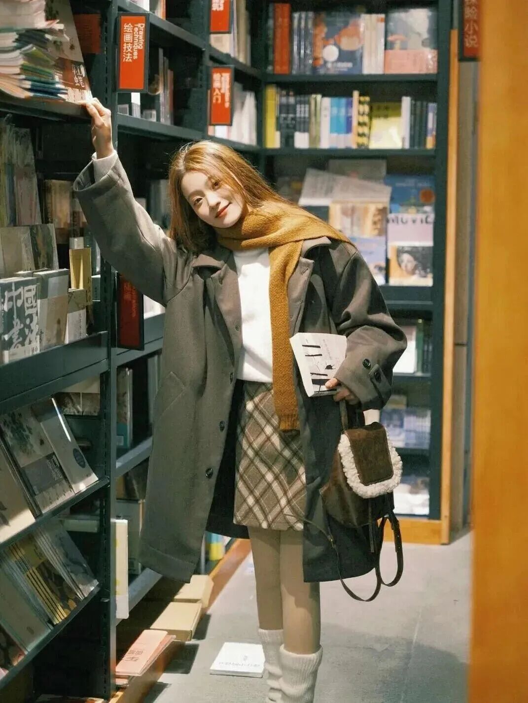 逛书店别只会看书！教你随手拍氛围感人像-第5张图片-风享汇