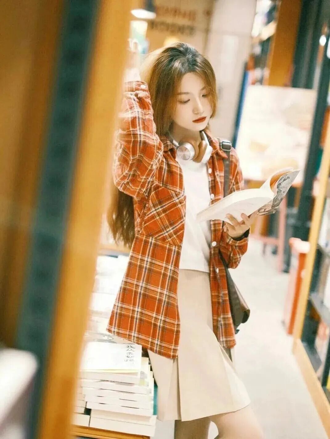 逛书店别只会看书！教你随手拍氛围感人像-第8张图片-风享汇