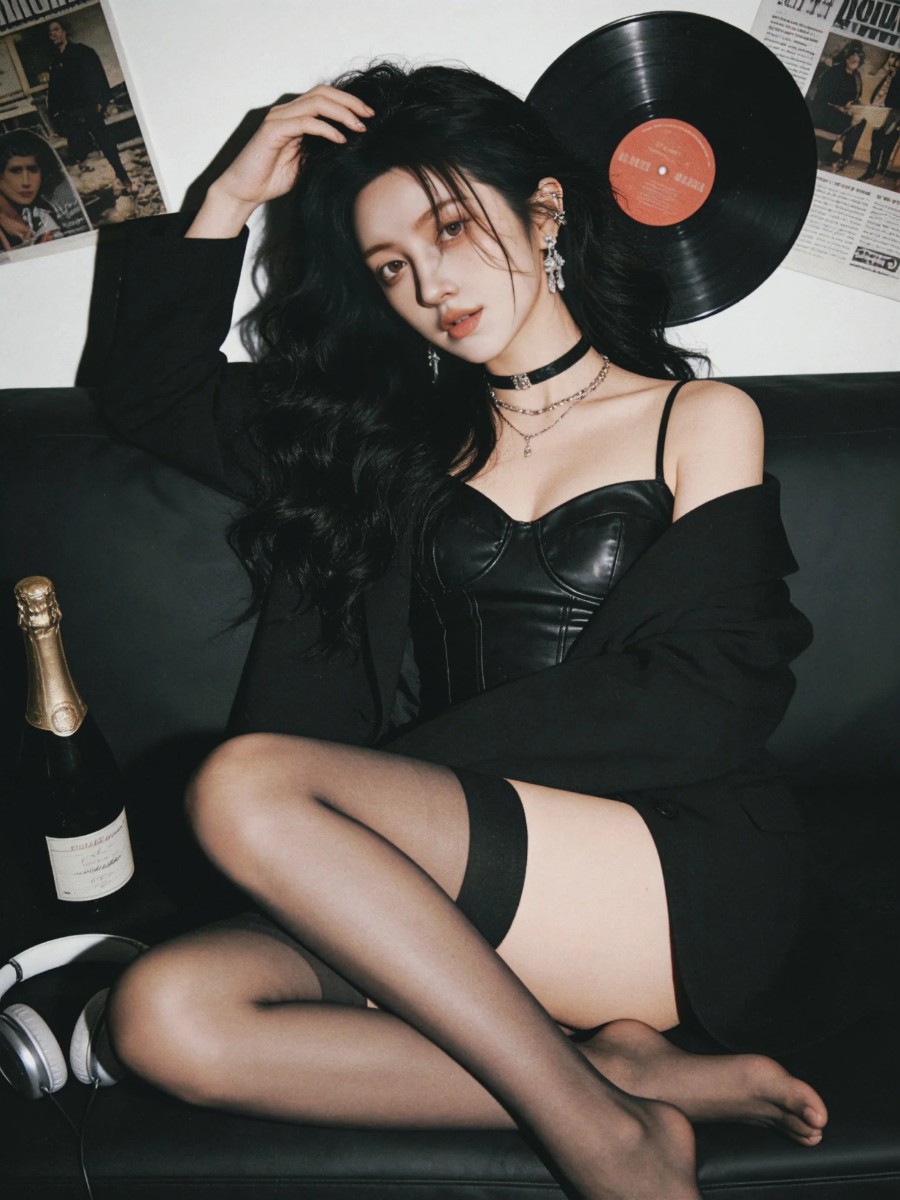 复古慵懒杂志风美女写真-第5张图片-风享汇