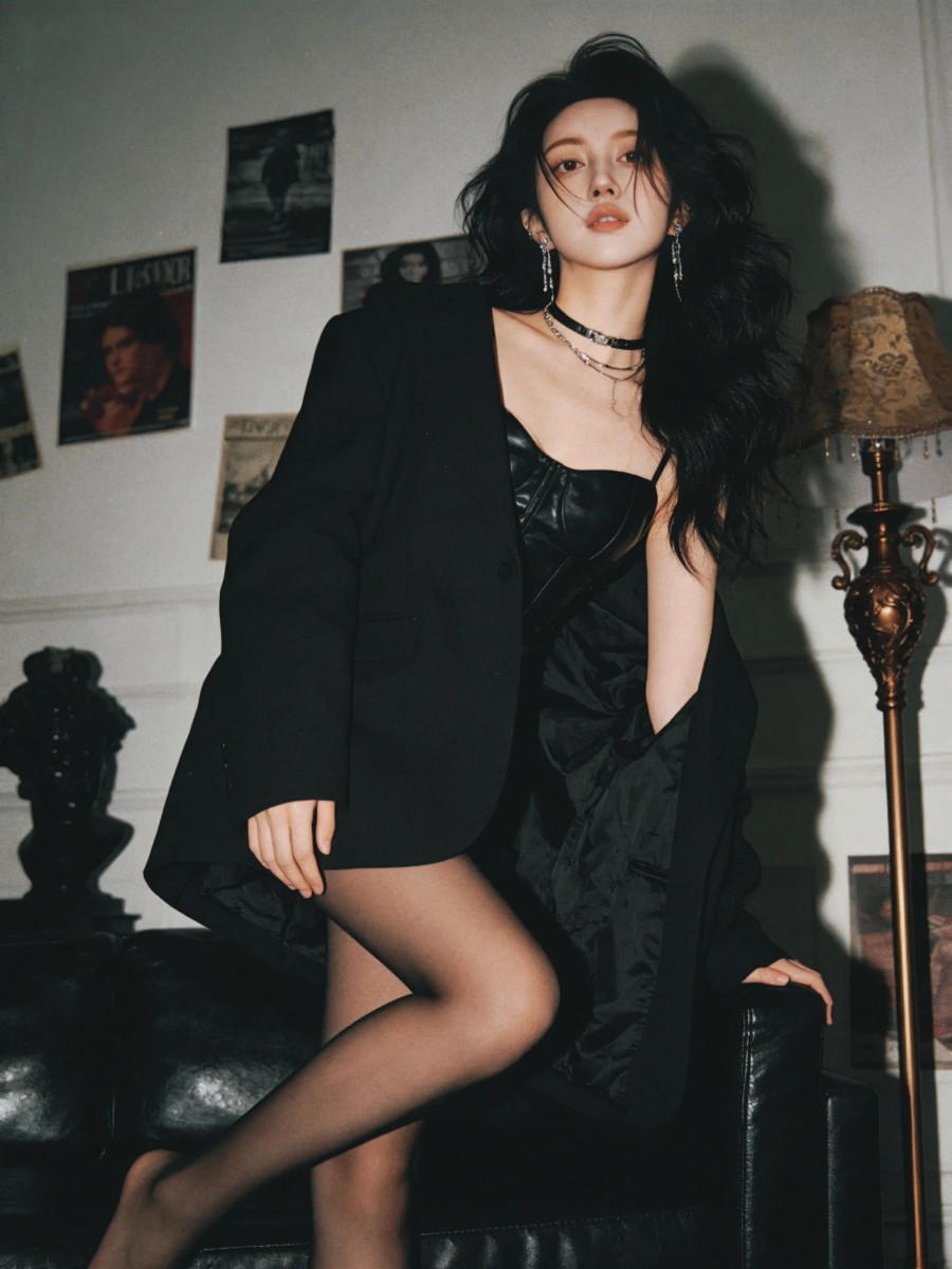 复古慵懒杂志风美女写真-第9张图片-风享汇