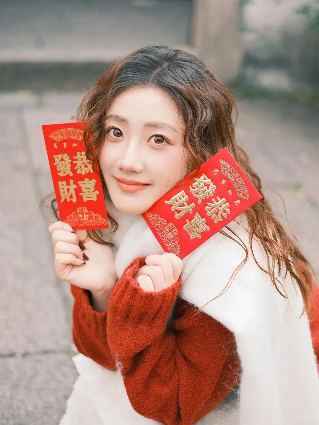 8个新年写真姿势，在家门口拍满烟火气年味-第6张图片-风享汇