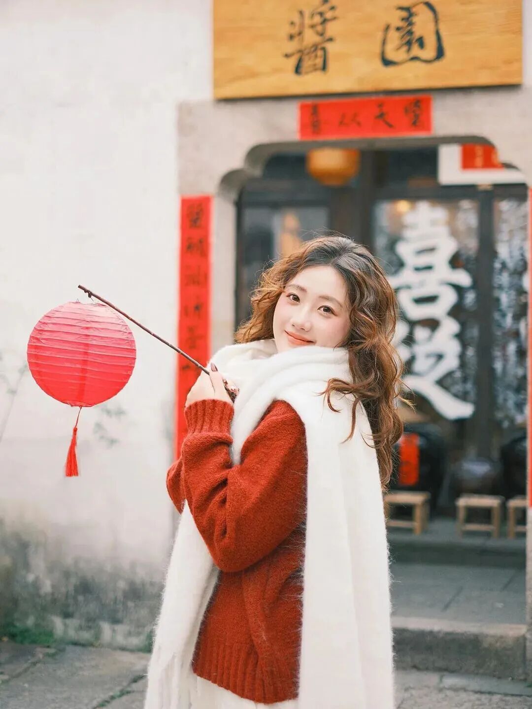 8个新年写真姿势，在家门口拍满烟火气年味-第7张图片-风享汇