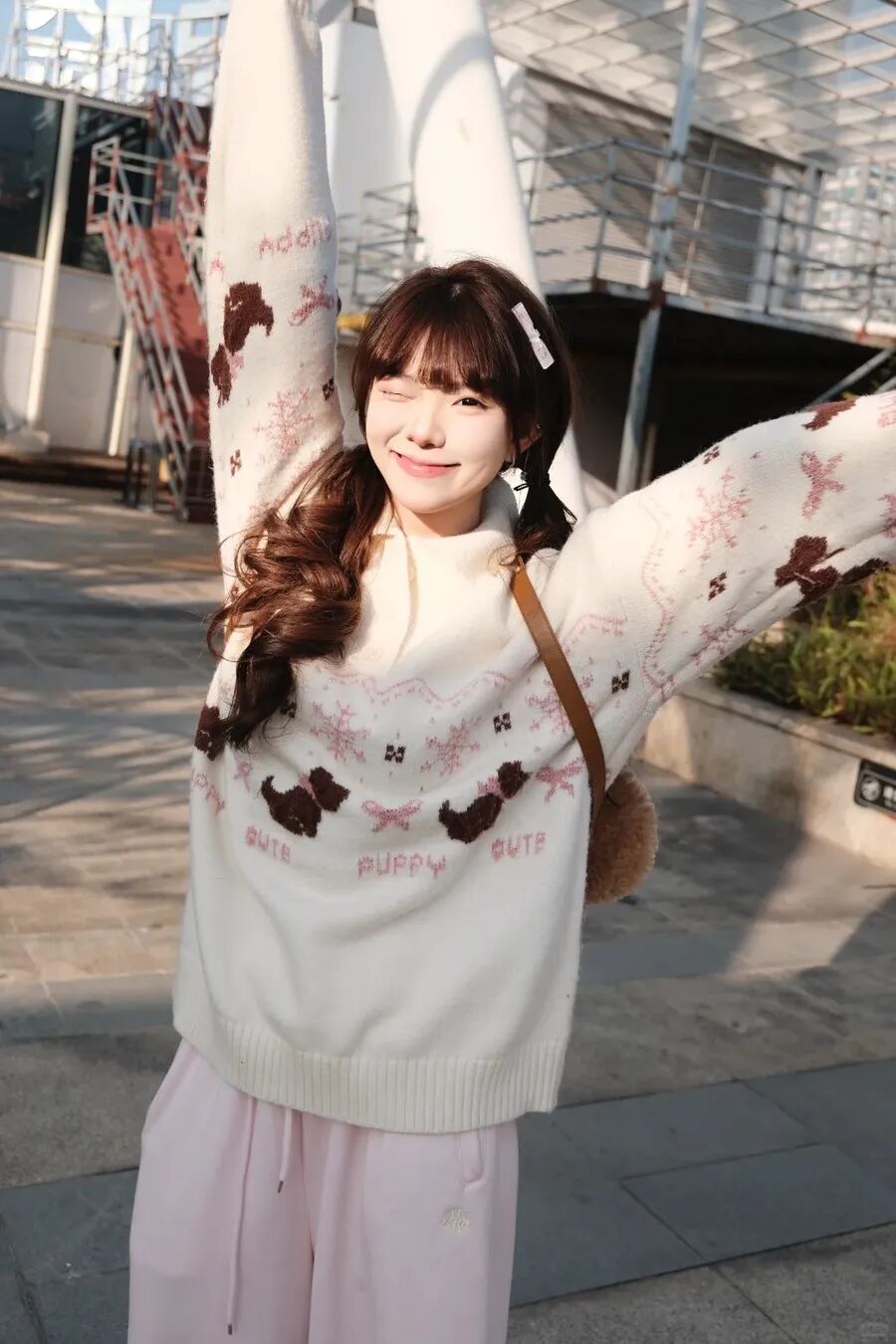 8个元气拍照姿势，教你拿捏软萌少女氛围感-第5张图片-风享汇